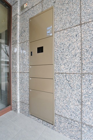 宅配ボックス付きで不在時でも安心