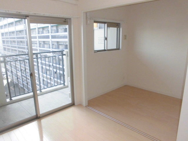 リビングと洋室を繋いだら広々としてますね