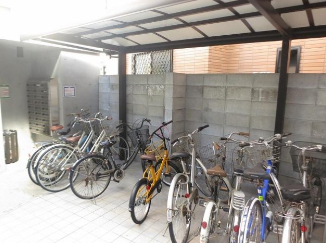 屋根付きの駐輪場です。