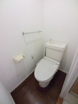 清潔感のあるトイレです。