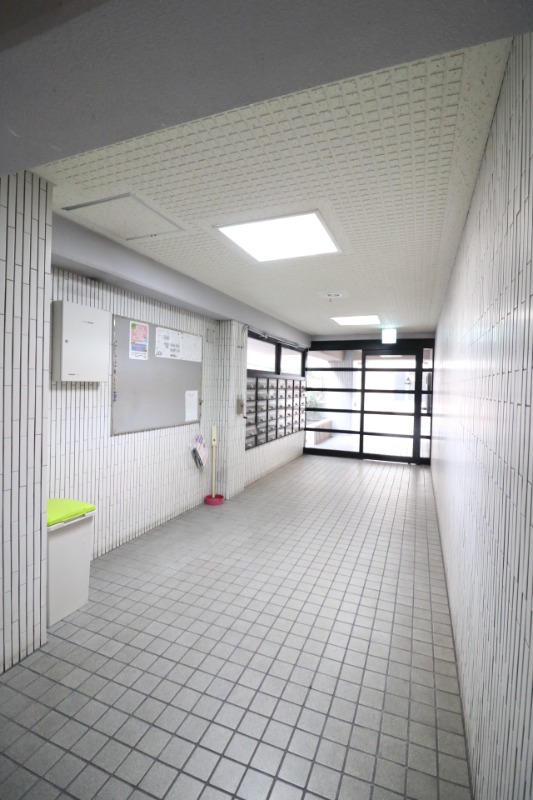 清潔感のあるエントランスです。