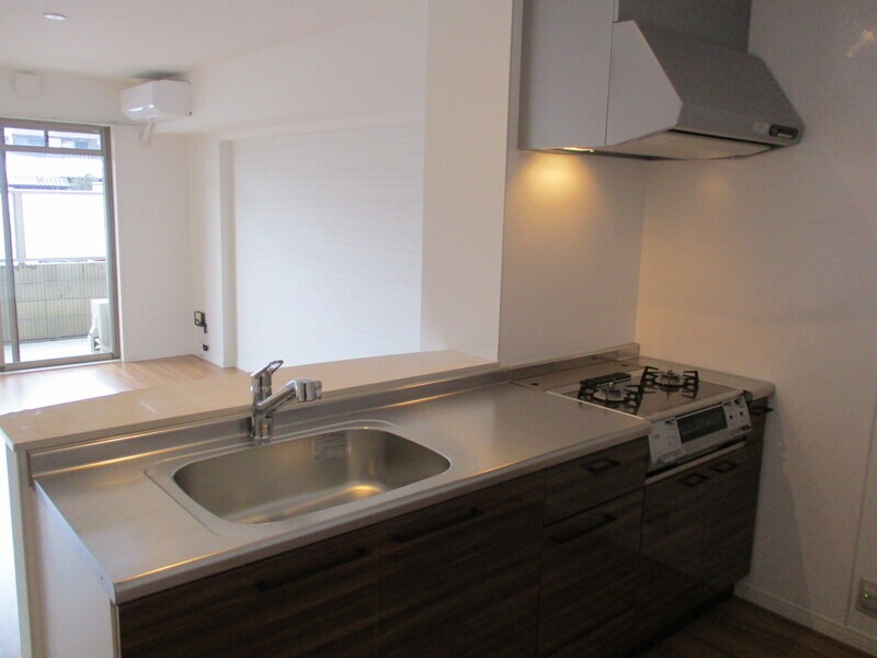 作業スペース広く、子供を見守りながら料理が出来るカウンターキッチン