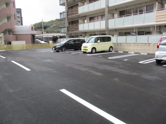 駐車場は使いやすい十分な広さです