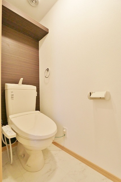 清潔感のあるトイレですね