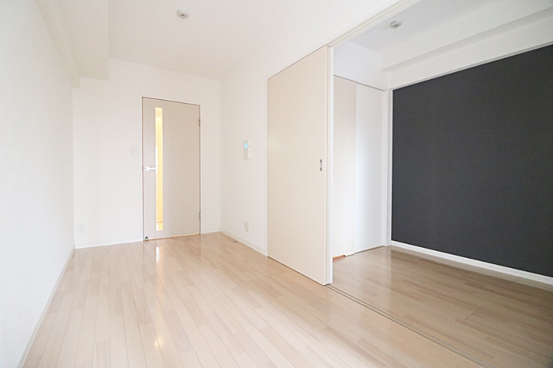 家具の配置に困らないリビングですね