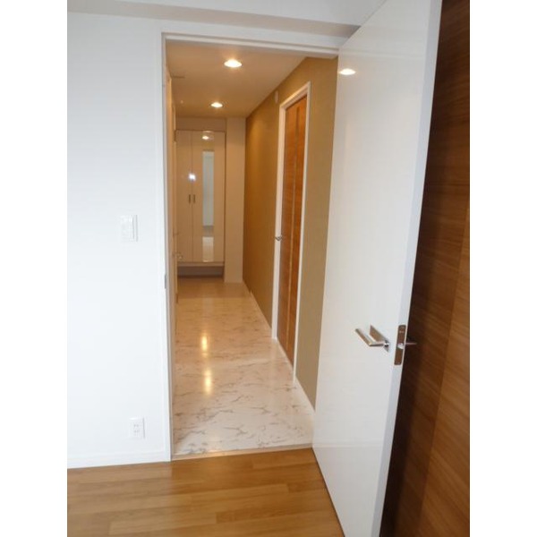 たくさんの靴が入るシューズボックス付きです