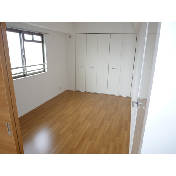 寝室にぴったりの洋室ですね