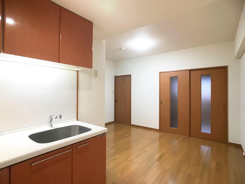 落ち着く雰囲気の明るい室内です