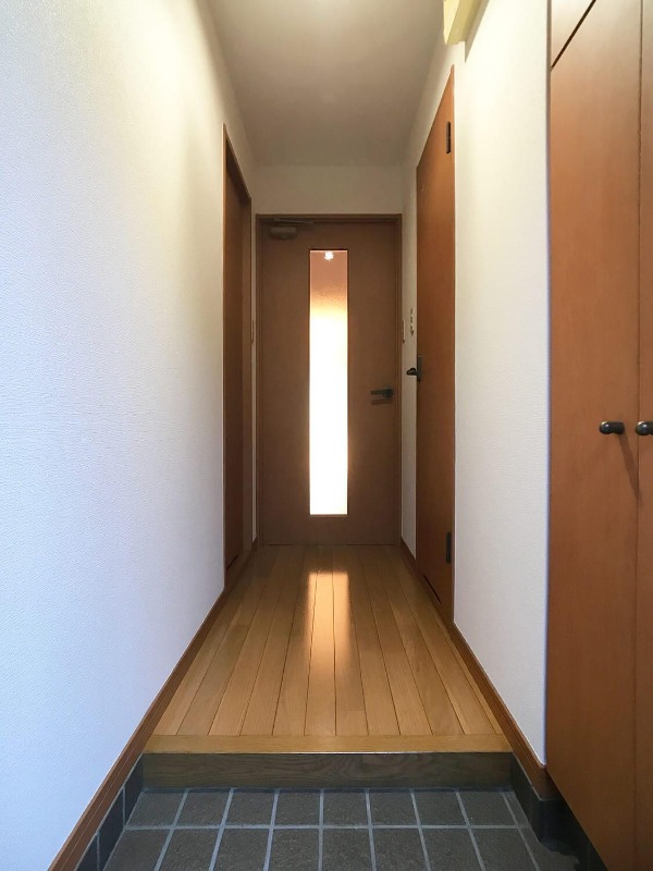 玄関は広くて帰宅欲が沸いてきますよ！