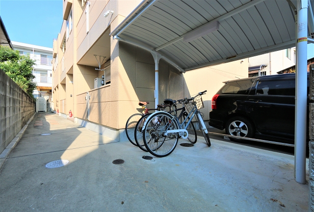 屋根付きの駐輪スペース