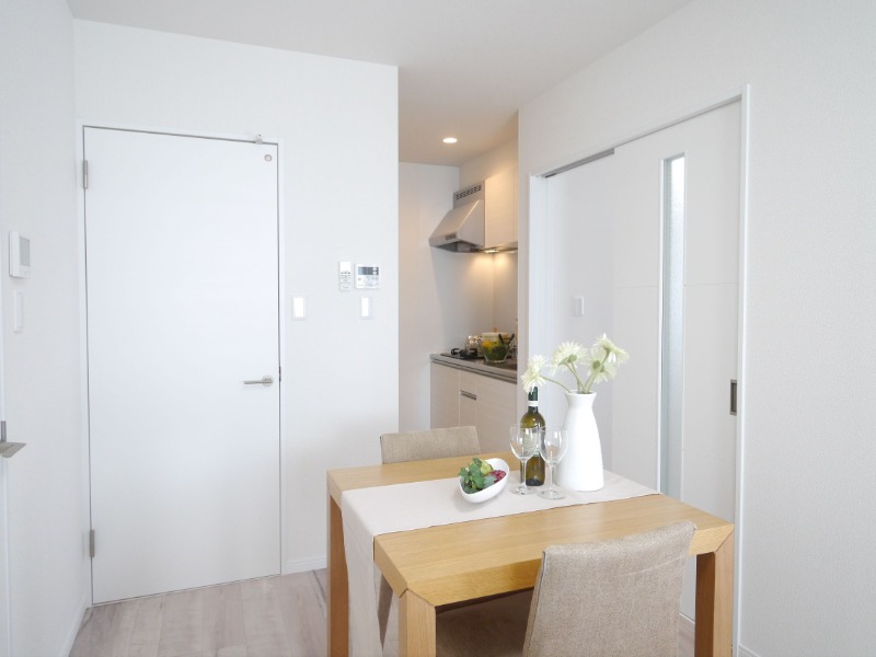 白基調でお部屋も明るいです