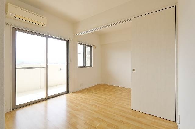 落ち着く雰囲気のリビングでお過ごしください