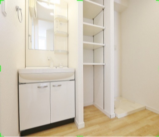 シャンプードレッサーの隣の棚がとても便利です