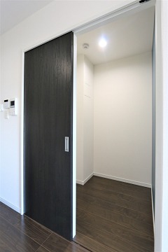 お洋服収納はこちらへ