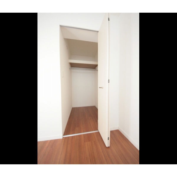 お洋服が多い方でも楽々収納できます