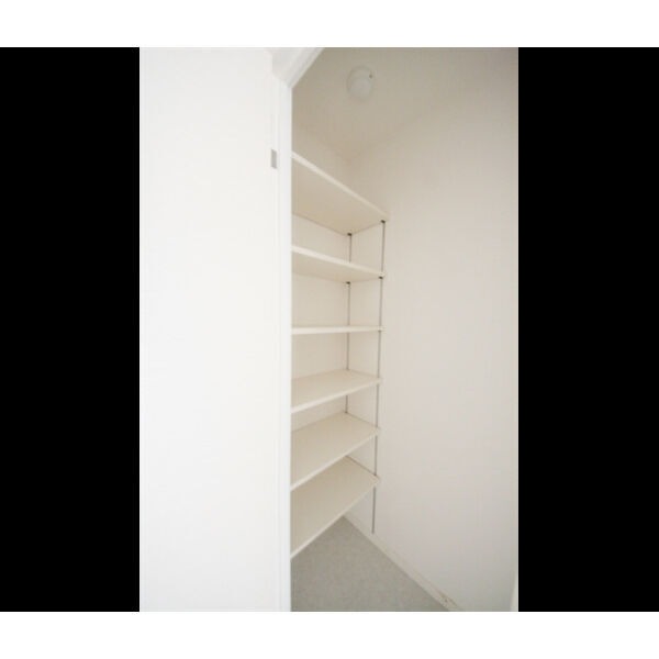 オシャレなシューズボックスです