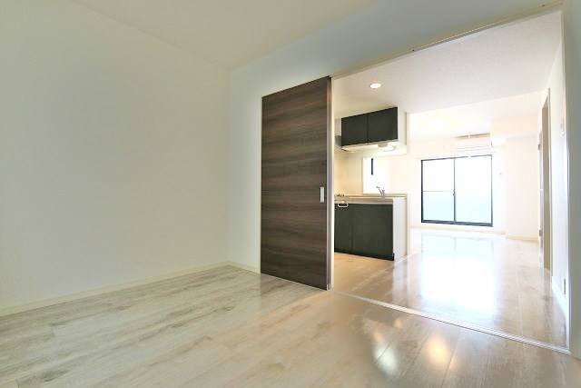 こちらはベッドルームにどうぞ