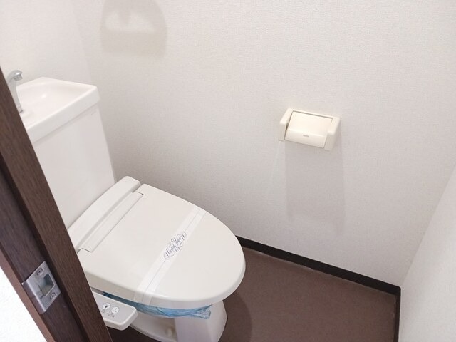 ウォシュレット完備。