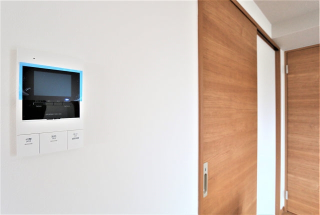 来客の確認が出来るモニタ付きです