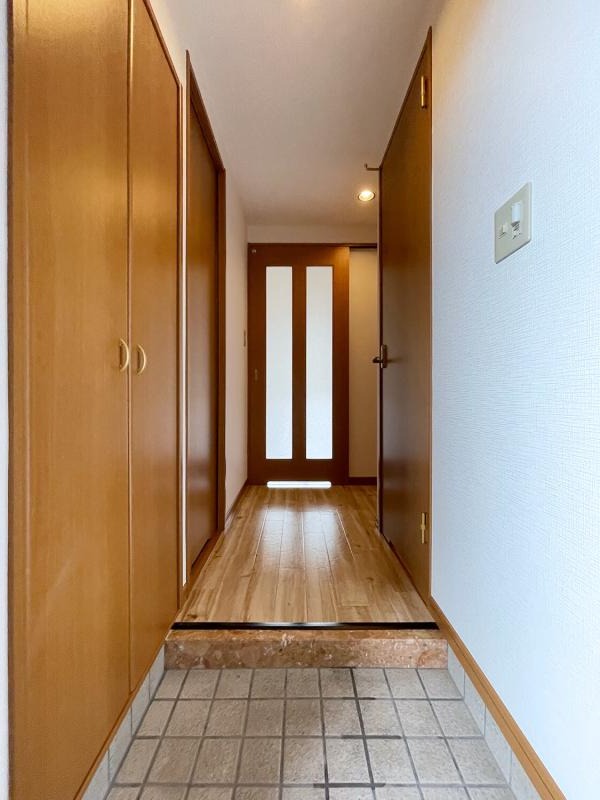 玄関からはこんな感じです。