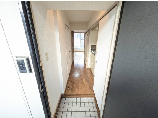 玄関はこんな感じです。