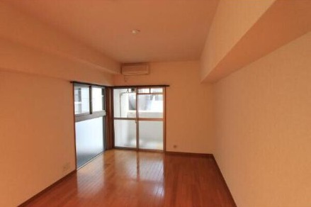 8帖超えの洋室です