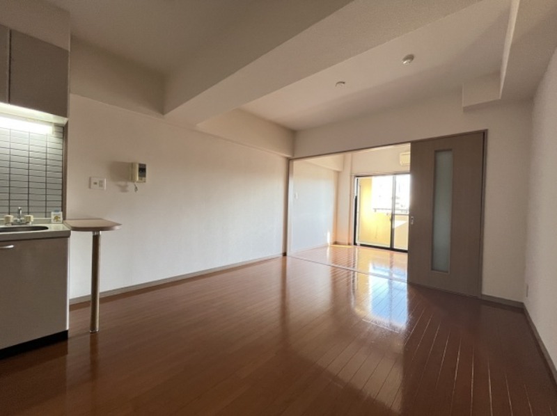 奥行きがあり開放感のある生活空間です