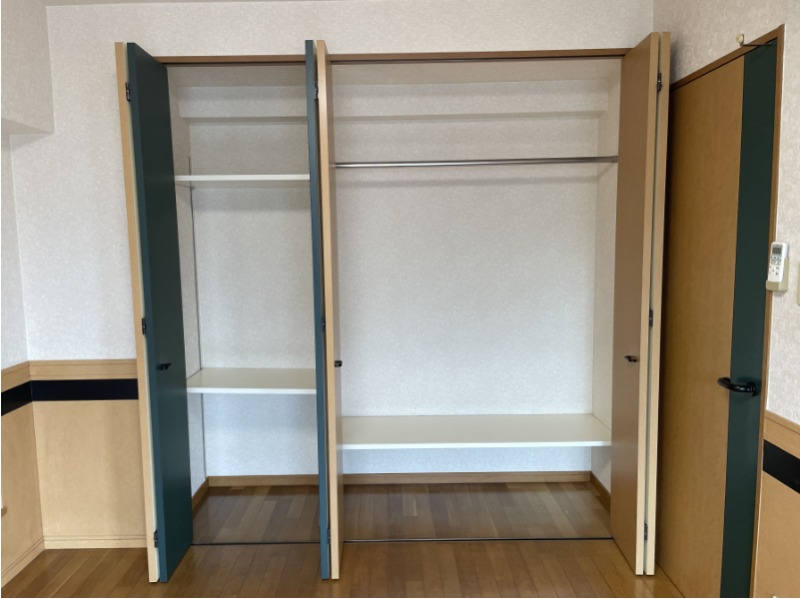 たっぷりと収納できるクローゼットです