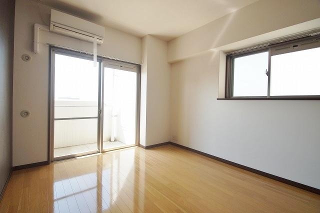 日当たり良好の2面採光のお部屋です。