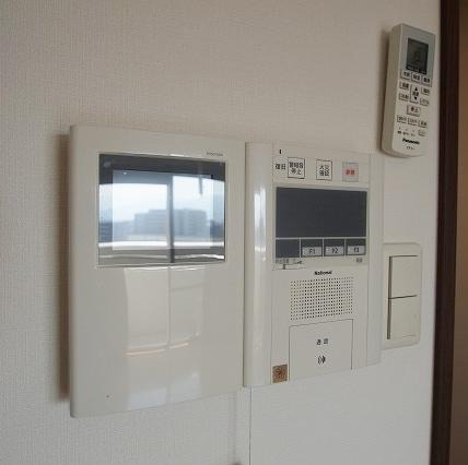 モニター付きインターホンで安心です。