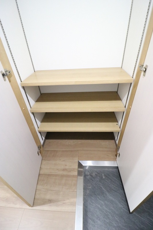 使い勝手の良い棚付き