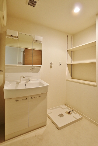 収納力抜群の洗面所です