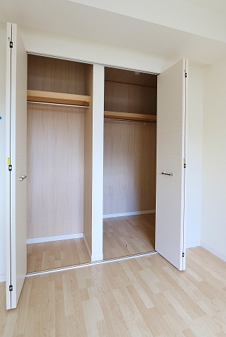 奥行あるクローゼットです