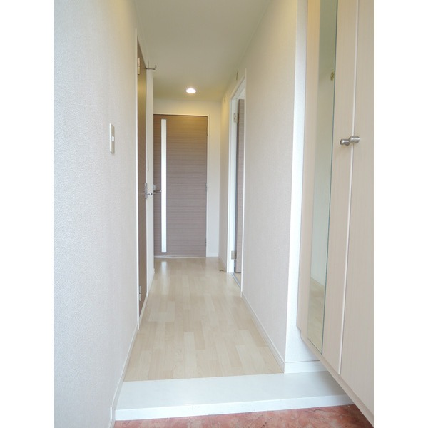 玄関も充分なひろさです