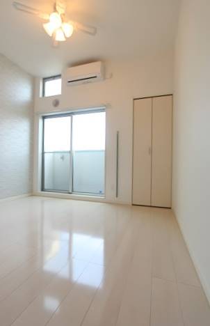 採光部が多く明るいお部屋です