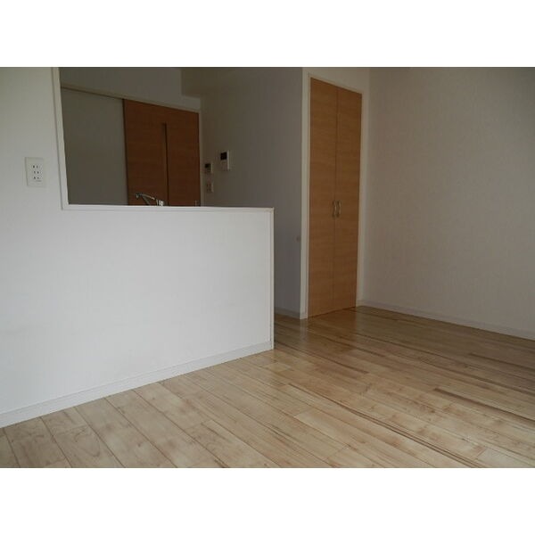 家具の配置がしやすいリビングですね