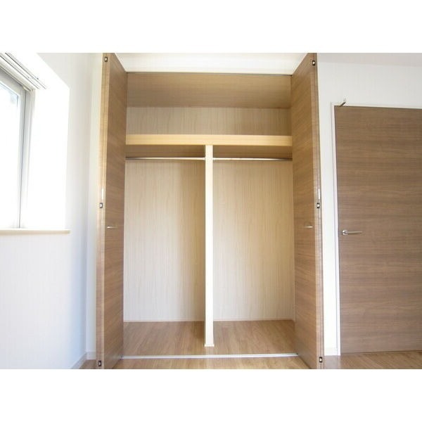 お洋服が多い方でも楽々収納できます