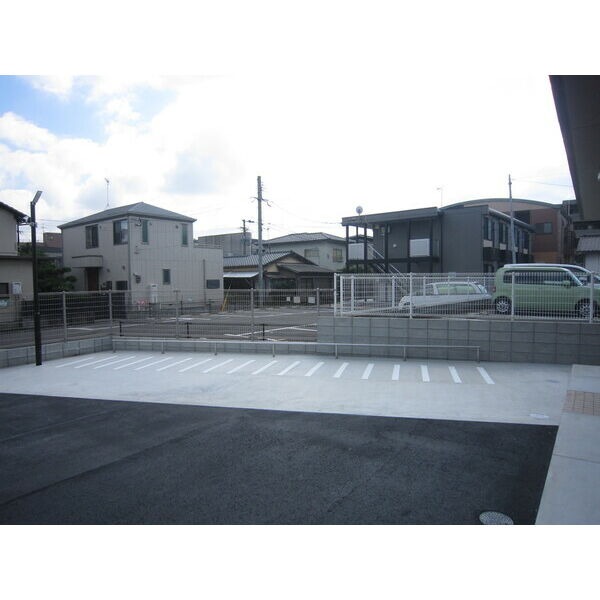 敷地内駐車場はこちら