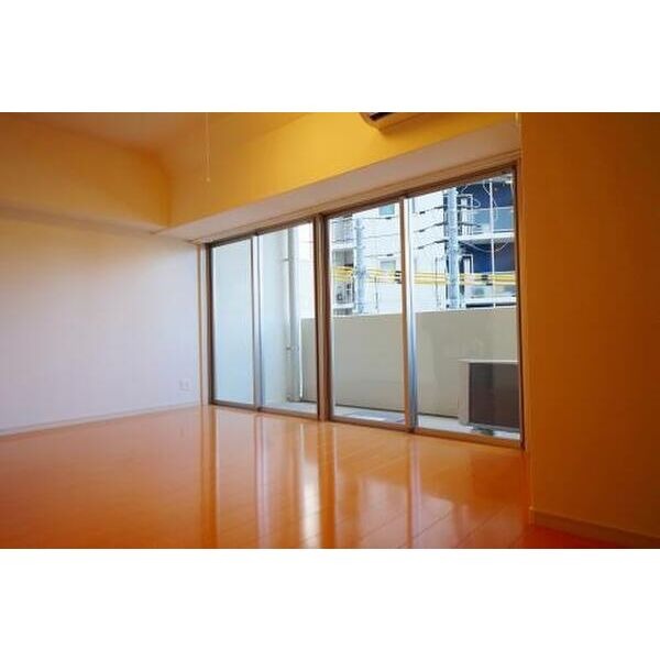 10帖超えの広々リビングです