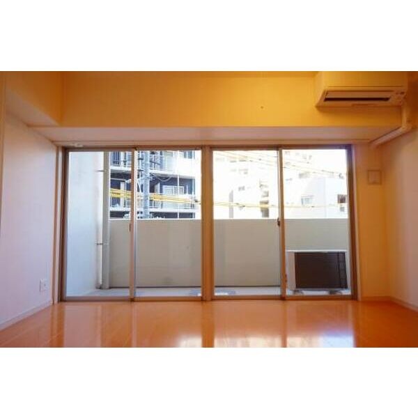 広々と使える洋室です