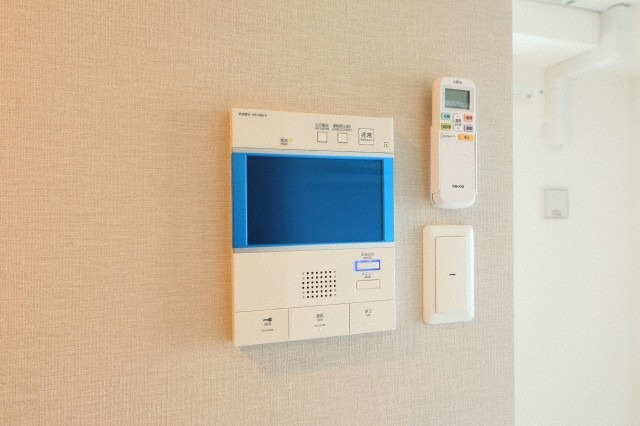 モニター付きインターホンで安心です