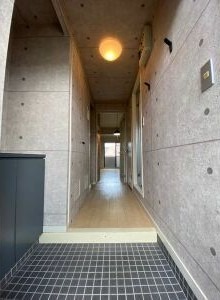 玄関収納完備。