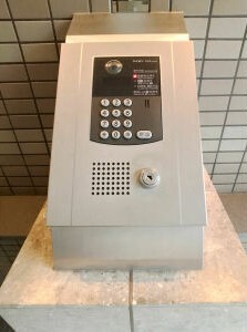 オートロック完備。