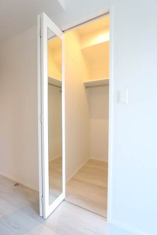 靴の多い方でも安心の広いシューズボックス完備