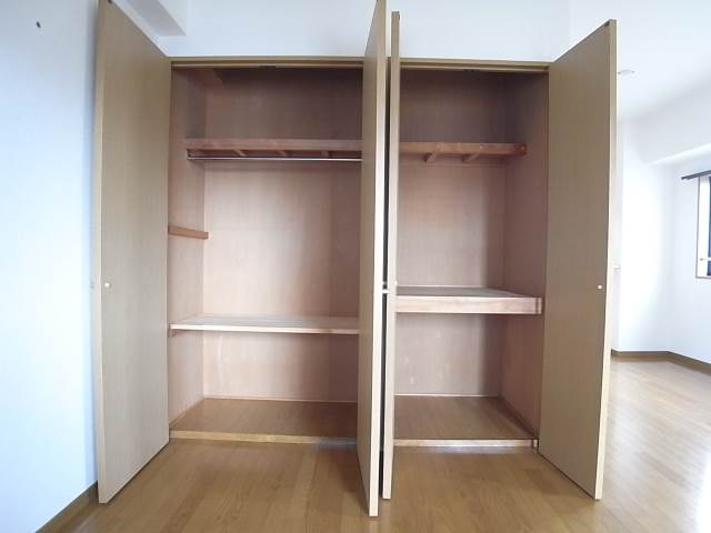 お洋服が多い方でも安心の収納