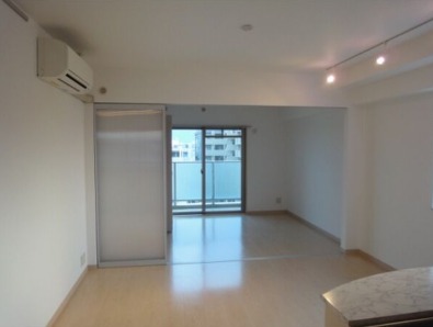 家具の配置に困らないリビングですね