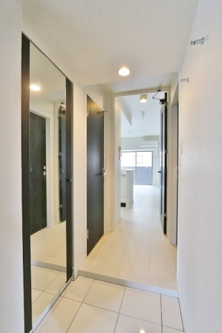 白基調の明るいお部屋です