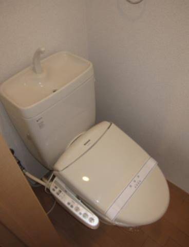 ウォシュレット完備。