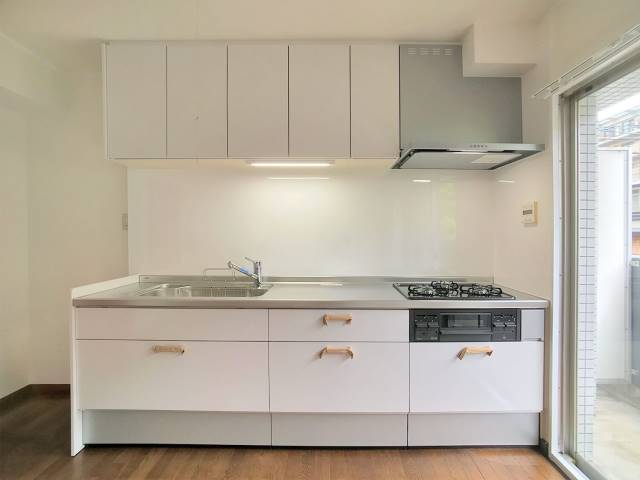 グリル付きシステムキッチンは3口コンロです