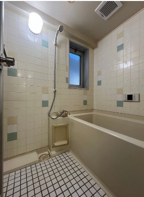 ゆっくりくつろげるバスルームです